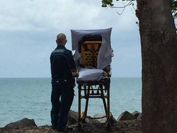 Momen Haru Paramedis Kabulkan Permintaan Terakhir Pasien ke Pantai