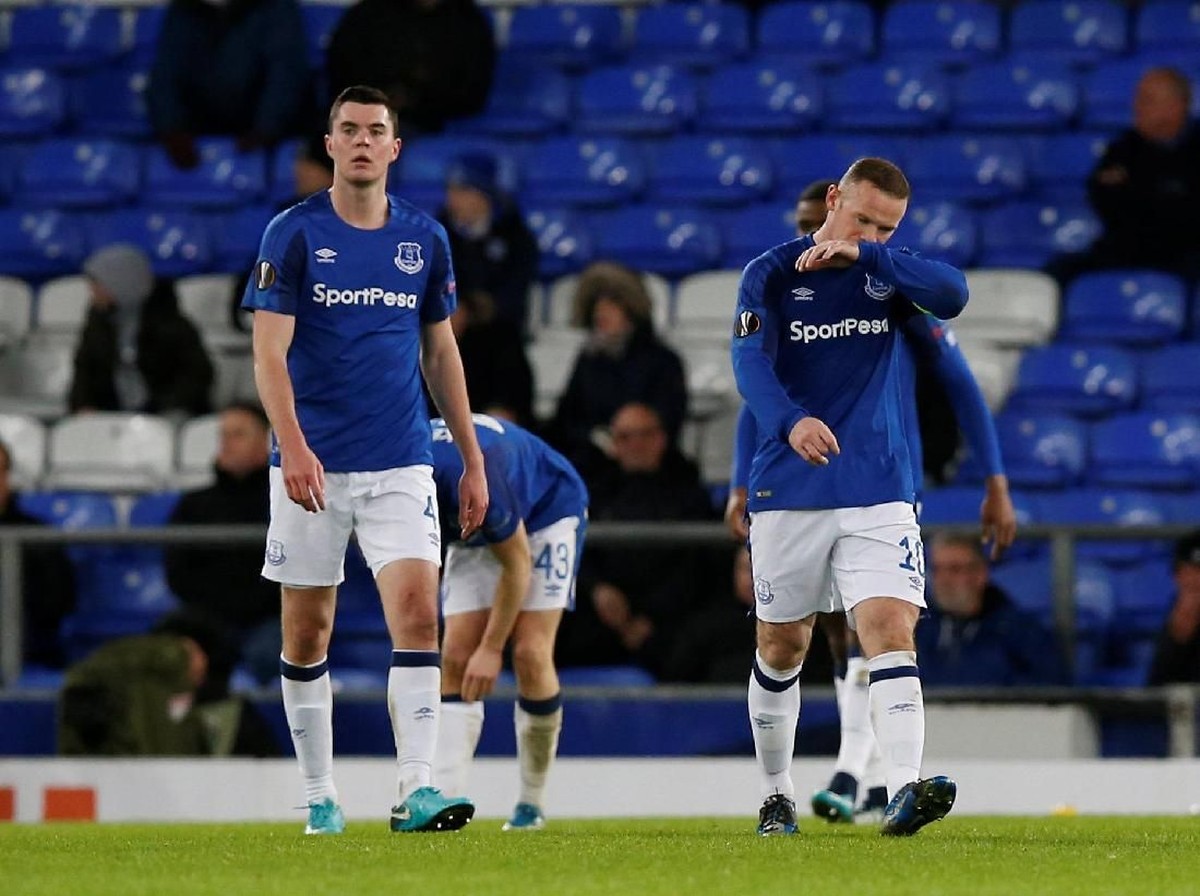Pemain Everton, Michael Keane dan Wayne Rooney (Foto: Andrew Yates/Reuters)