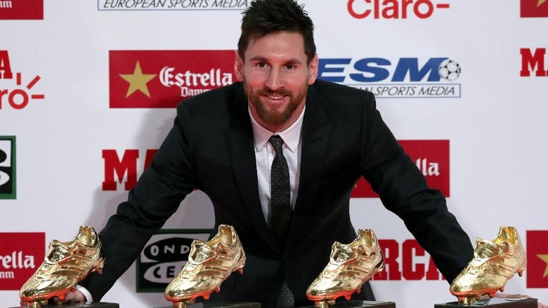 Messi Terima Sepatu Emas Eropa Keempat Messi Terima Sepatu Emas Eropa Keempat