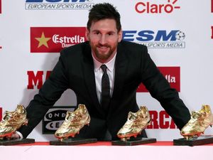 Messi Terima Sepatu Emas Eropa Keempat