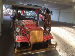Shuttle Car Bermotif Ulos Siap Antar Jokowi di Prosesi Adat Kahiyang-Bobby