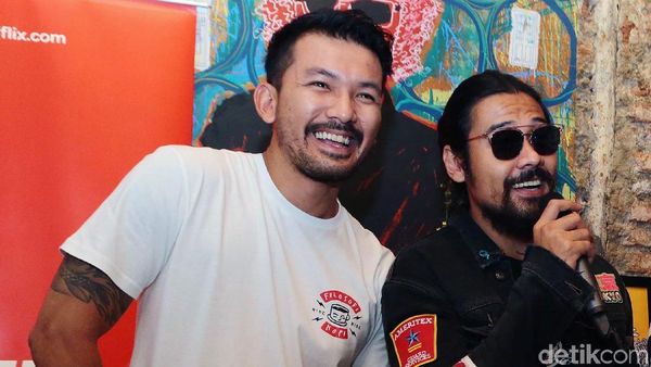 Duo Ganteng, Rio Dewanto dan Chicco Jerikho Bikin Luluh