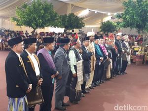 Pesta Adat Kahiyang-Bobby, Darmin Ucapkan Terima Kasih ke Raja-raja Pesta Adat Kahiyang-Bobby, Darmin Ucapkan Terima Kasih ke Raja-raja