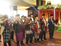 Raja-raja Manortor di Pesta Adat Kahiyang-Bobby