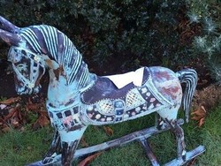 Lagi Viral di Inggris, Misteri Kuda-kudaan dan Catatan Misterius