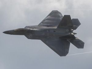 Bersitegang dengan Iran, AS Kerahkan Pesawat Siluman F-22 ke Qatar