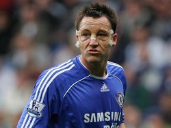 John Terry pernah terlibat skandal seks dengan pacar dari rekan setimnya Wayne Bridge saat masih di Chelsea, yakni Vanessa Perroncel. Sejak saat itu hubungan Terry dan Bridge tak lagi akur. Perroncel lantas diputuskan oleh Bridge. (Laurence Griffiths/Getty Images)