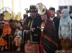 Yang Unik di Kirab Kahiyang-Bobby: Kuda dari Solo, Betor dari Medan