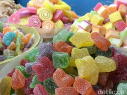 Mumer! Warna-warni Manisan Asinan di Pajak Rame