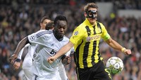 2012 - Michael Essien (Chelsea), Luka Modric (Tottenham Hotspur). Foto: Denis Doyle/Getty Images