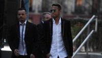 Pindah ke Paris Saint-Germain dari Barcelona pada musim panas lalu kian mendongkrak penghasilan Neymar. Kini dia ada di posisi tiga pemain terkaya di dunia dengan kekayaan bersih sekitar 110 juta pound sterling atau hampir Rp 2 triliun. Baru 25 tahun, jumlah kekayaannya jelas masih bisa bertambah pesat. (Foto: Denis Doyle/Getty Images)