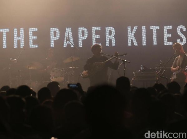 Penampilan Manis The Paper Kites di Noice Fest 2017