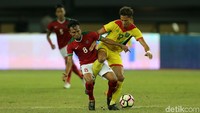 Timnas Indonesia berkali-kali melakukan tekanan ke pertahanan Guyana.