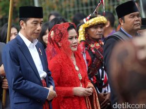 Canda Jokowi soal Pendamping di 2019: Ada Ibu Iriana