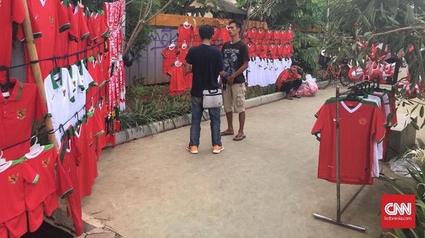 Sudah tidak ada pedagang di sekitar Stadion Patriot.