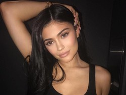 Selamat! Kylie Jenner Melahirkan Bayi Perempuan