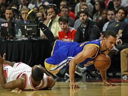 Warriors Tambah Derita Bulls