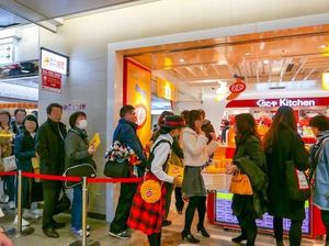 Lihat Antusiasme Warga Jepang Antre Kit Kat Rasa Tokyo Banana Lihat Antusiasme Warga Jepang Antre Kit Kat Rasa Tokyo Banana