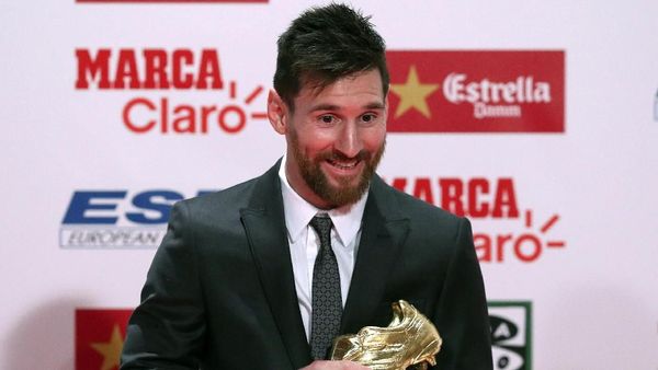 Senyum Semringah Messi di Antara 4 Sepatu Emas Eropa