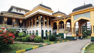 Foto: Menyusuri Kesultanan Deli dari Istana Maimun