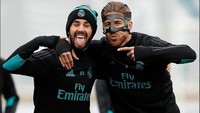 Pemain bintang terbaru yang memakai topeng adalah bek Real Madrid, Sergio Ramos. Ramos memakainya setelah mengalami patah hidung dalam derby Madrid. Foto: Instagram @sergioramos