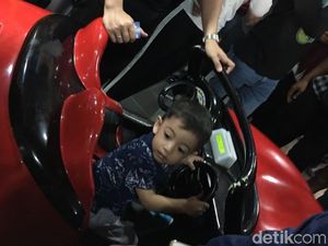 Gaya Santai Gibran-Selvi Malam Mingguan Bareng Jan Ethes Gaya Santai Gibran-Selvi Malam Mingguan Bareng Jan Ethes