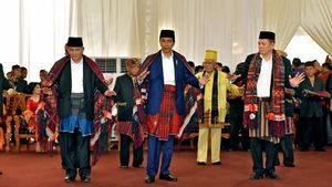 Melihat Jokowi Manortor Bermodal Latihan dari Youtube