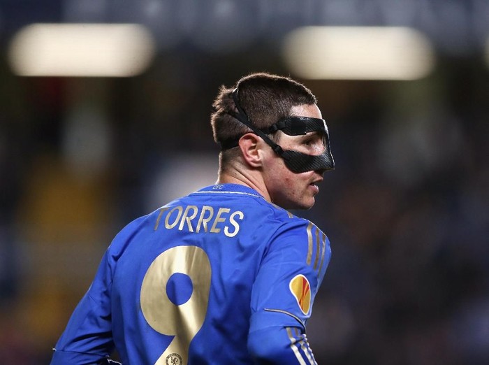 LONDON, ENGLAND - MAY 02:  A masked Fernando Torres of Chelsea looks on during the UEFA Europa League semi-final second leg match between Chelsea and FC Basel 1893 at Stamford Bridge on May 2, 2013 in London, England.  (Photo by Scott Heavey/Getty Images)