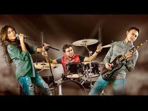 Kembalinya Shaden ke Panggung di The 90s Festival Kembalinya Shaden ke Panggung di The 90s Festival