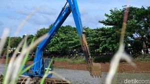 Setu Babakan Dikeruk