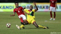 Indonesia lebih banyak menguasai bola saat pertandingan memasuki babak kedua.