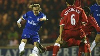 Boudewijn Zenden hanya bertahan dua tahun di Chelsea (2001-2004, dipinjamkan ke Middlesbrough pada 2003-2004) karena kerap diganggu cedera. Zenden kemudian jadi pemain Liverpool pada 2005-2007. Foto: Michael Steele/Getty Images