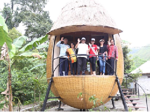 Materi 2 : Menpar Resmikan 2 Homestay Sigapiton