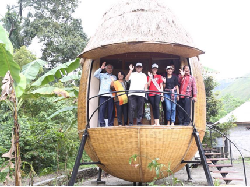 Materi 2 : Menpar Resmikan 2 Homestay Sigapiton