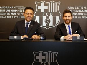 Messi Perpanjang Kontrak di Barcelona Hingga 2021! Messi Perpanjang Kontrak di Barcelona Hingga 2021!