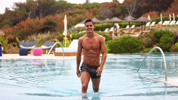 Perut Sixpack Andre Silva, Bintang Portugal yang Body Goals Banget