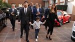Senyum Semringah Messi di Antara 4 Sepatu Emas Eropa