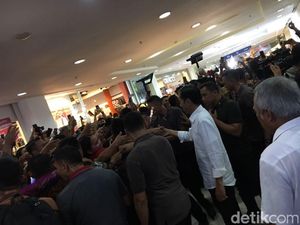 Malam Minggu, Jokowi Ajak Keluarga ke Mal Medan Plaza Fair Malam Minggu, Jokowi Ajak Keluarga ke Mal Medan Plaza Fair