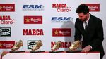 Senyum Semringah Messi di Antara 4 Sepatu Emas Eropa