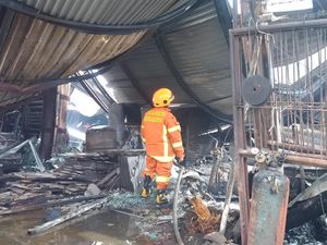 Gudang Mebel di Bandung Terbakar, Anak Pemilik Tewas