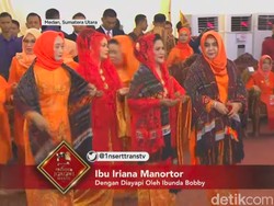 Setelah Jokowi, Ganti Iriana Manortor di Pesta Adat Kahiyang-Bobby