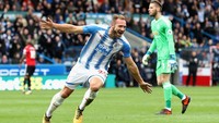 Striker tumpul ya milik Huddersfield, Laurent Depoitre. Tak ada gol dalam 30 tembakan. (Foto: Matthew Lewis/Getty Images)