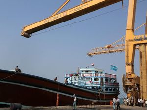 Mengapa Arab Saudi Izinkan Bantuan Masuk ke Kawasan Pemberontak?