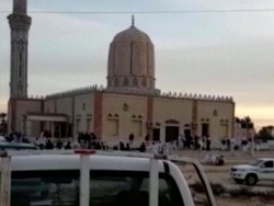Mesir Buru Pelaku Teror di Masjid Sinai yang Tewaskan 235 Orang