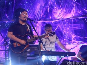 Is eks Payung Teduh dan DMASIV Perdana Tampil Bareng di HUT ke-17 Transmedia