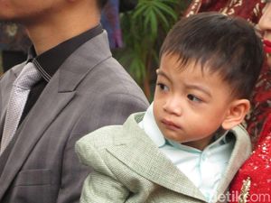 Aksi Lucu Ethes hingga Pertanyaan Nyeleneh Kaesang untuk Selvi Aksi Lucu Ethes hingga Pertanyaan Nyeleneh Kaesang untuk Selvi