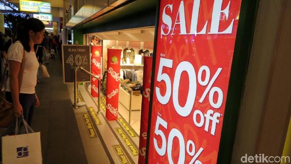 Meriahnya Black Friday, Pembeli Serbu Mal-mal di Singapura