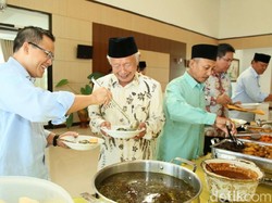 Ini yang Dilakukan Bupati Anas Peringati Hari Guru