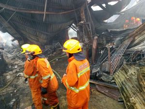 Gudang Mebel di Kota Bandung Habis Dilalap Si Jago Merah