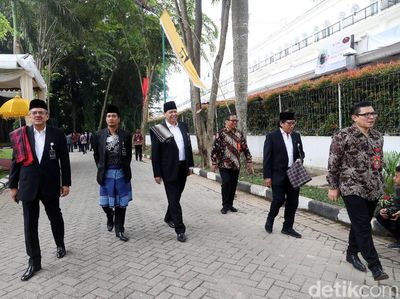 Chairul Tanjung Hadiri Puncak Pesta Adat Kahiyang-Bobby